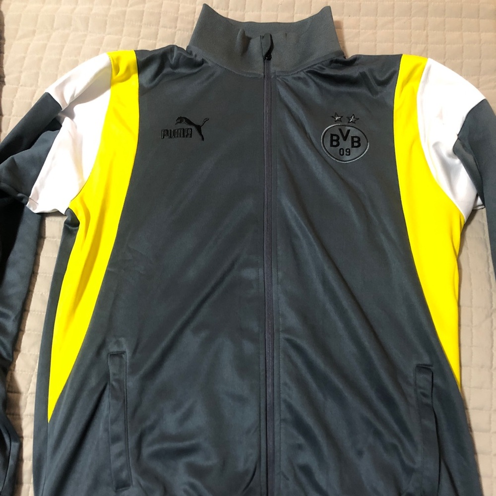 Borussia Dortmund training suit size XL light grey.  2 pieces, never worn.
